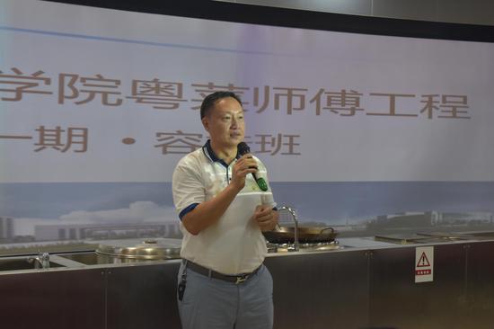 容桂餐饮行业协会会长罗兆波发表讲话