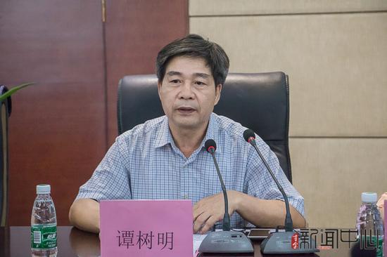 学院党委书记谭树明致辞 劳晓欣摄