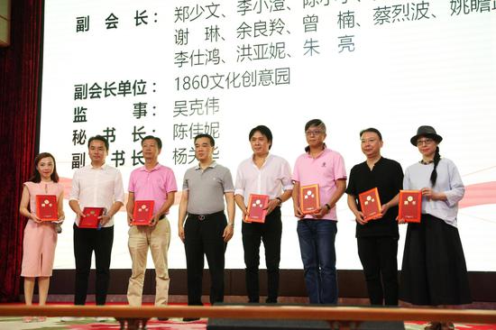 汕头市文化广电新闻出版局副局长陈练生为协会副会长、副会长单位、监事、秘书长、副秘书长