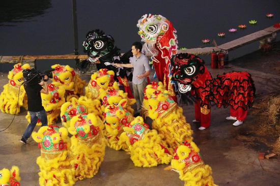 中央电视台中文国际频道《传奇中国节·中秋》节目正在直播