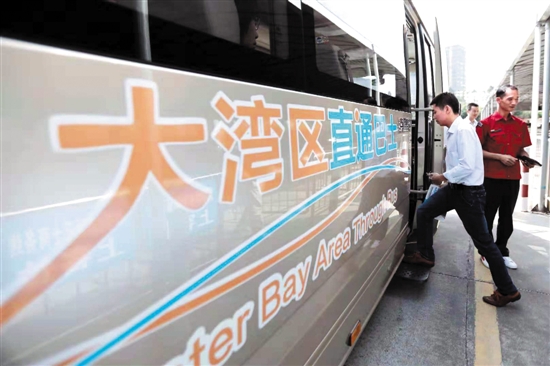 南沙蕉门公交总站定制专线开通现场 羊城晚报记者 张豪 摄