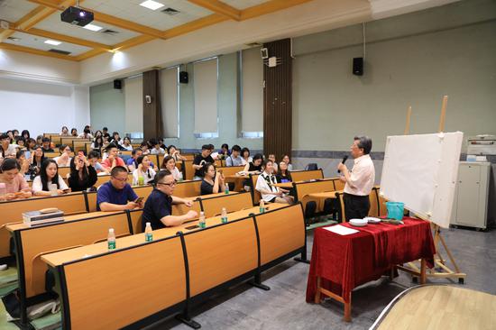 “许钦松创作奖”在广东高校巡回讲座现场