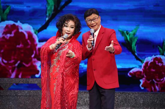 国家一级演员冯刚毅和国家一级演员、红派艺术传人郭凤女精彩演绎粤曲对唱《花好月圆》