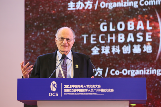 诺贝尔经济学奖得主托马斯·萨金特教授在科创峰会分享了30分钟的“大数据与无数据”演讲。