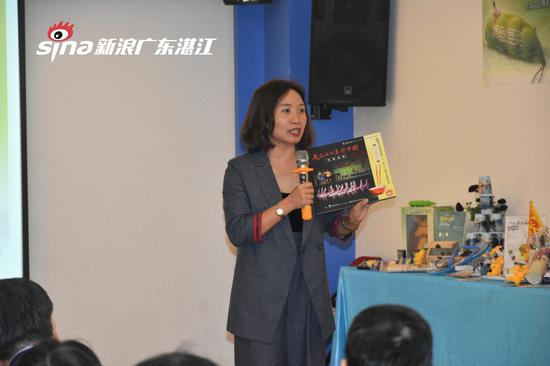 (红舞鞋校长唐宇霞发表演讲)