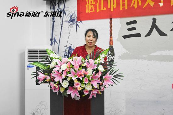 (新一届湛江市音乐文学协会主席黄晓莹)