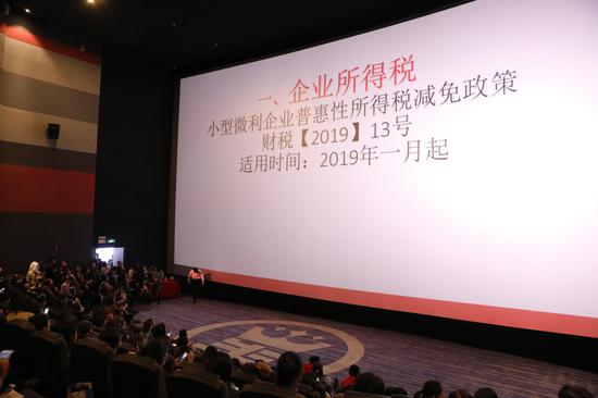 仲恺税务面对面辅导减税降费政策获点赞