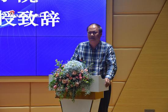 学院常务副院长程可拉发表讲话