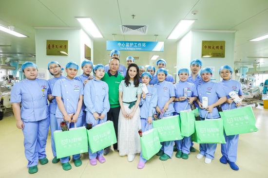李若彤给广州的白衣天使带来INCLEAR慰问礼品