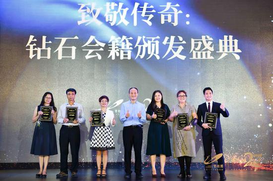 关卓坤与业主点赞钻石会
