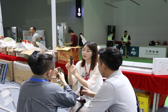 顾客咨询“黄老爷”产品