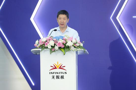 原国家工商行政管理总局公平交易局副局长、市场规范管理司副司长，离退休办公室主任李文章先生致辞