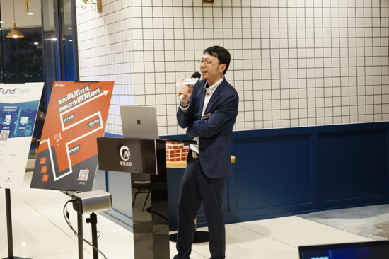 袁杰先生的演讲风格风趣幽默,受到与会人员的热烈欢迎