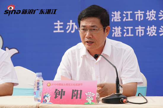 中共坡头区委常委、区政府党组成员钟阳 王明晖 摄