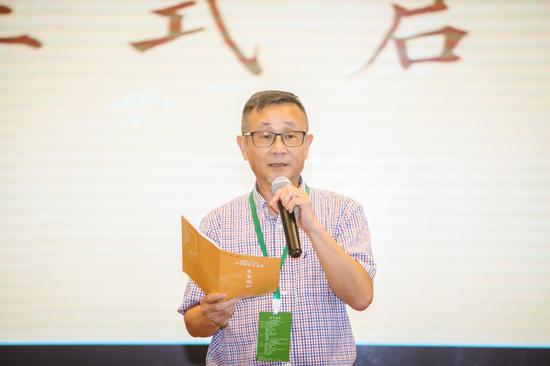 深圳市经典大卫文化发展有限公司总经理赖先生宣读《比赛须知》