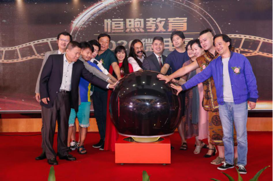 众位嘉宾为2020年微电影冬令营揭幕