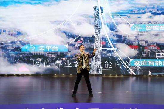 钟伟雄演唱《我是广电网络人》
