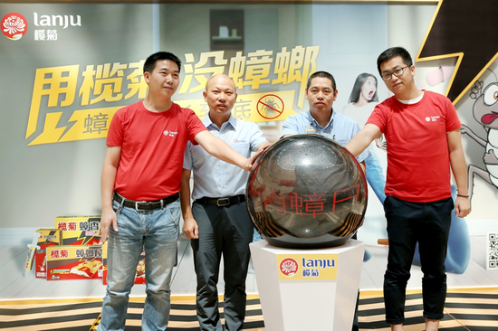 沃尔玛和榄菊集团代表共同启动