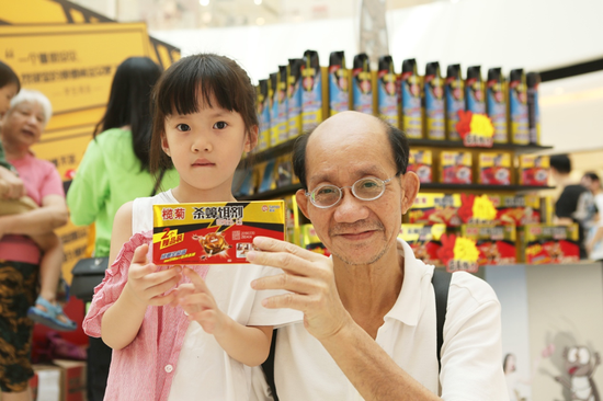 现场观众参与互动,赢得奖品