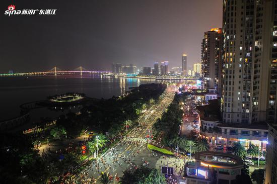 市民有秩序离开
