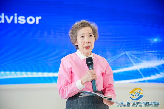 原全国工商联副主席伍淑清女士致辞