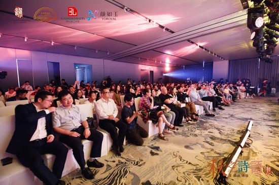 现场300多个座位座无虚席
