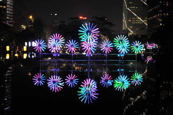 上年广州国际灯光节的盛景。