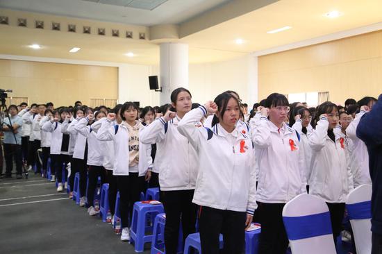 600余名学校师生庄严发出防艾宣誓