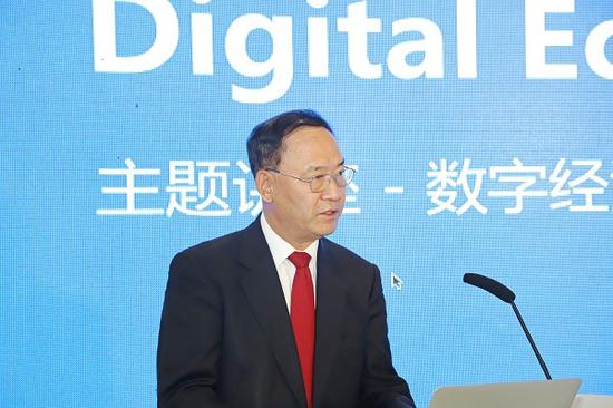 联合国工业发展组织总干事办公厅主任王世春发言