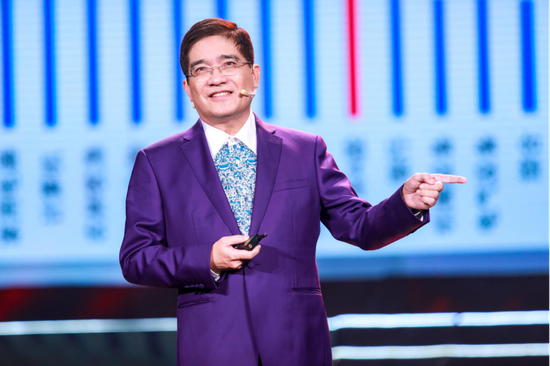 著名经济学家郎咸平