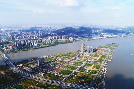 建设中的明珠湾起步区灵山岛尖。刘伟摄影
