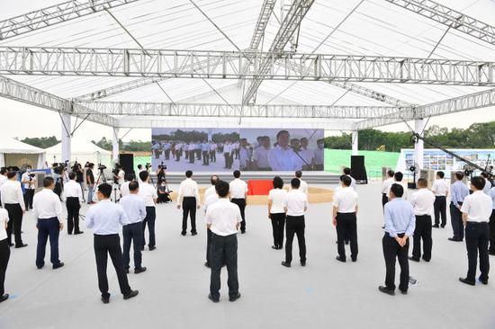 广州和清远两个会场通过5G视频连线“云动工”,图为中新广州知识城主会场。贾自豪摄