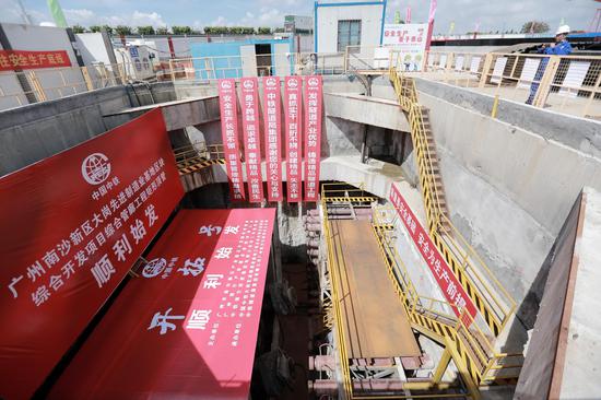 6月19日，中铁六局大岗制造基地矩形顶管始发仪式，在大岗先进制造业基地举行。刘伟拍摄