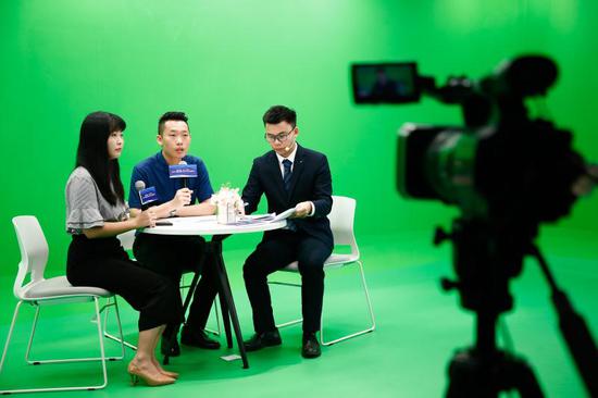 招聘会采取“3D直播间线上带岗”的招聘形式，搭起科技人才“就业直通车”。