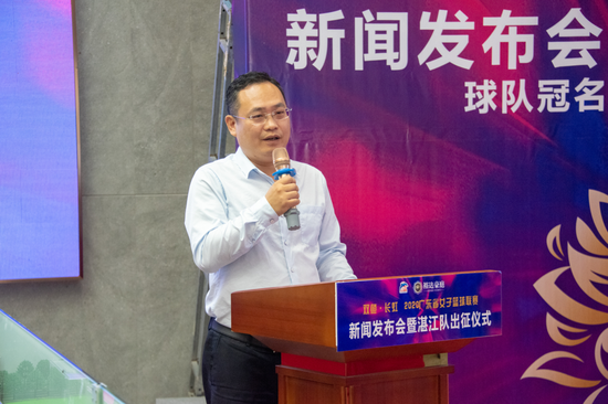 吴川裕达豪庭营销总监谢荣锋先生致辞