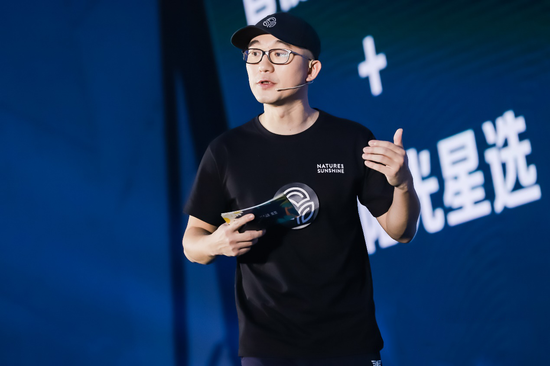 全球高级副总裁暨中国区总裁周鲁浩现场演讲