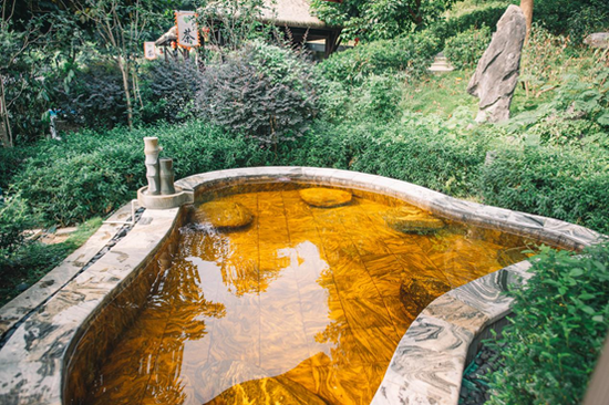 茶语温泉:英德红茶主题温泉泡池