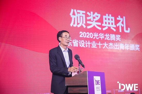 广东省工业设计协会会长胡启志揭晓2020年光华龙腾奖广东省设计业十大杰出青年名单