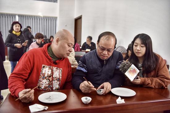 主持人手绘广彩