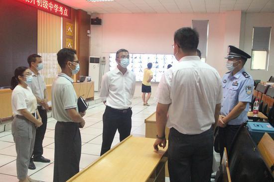 检查梁开中学考务室