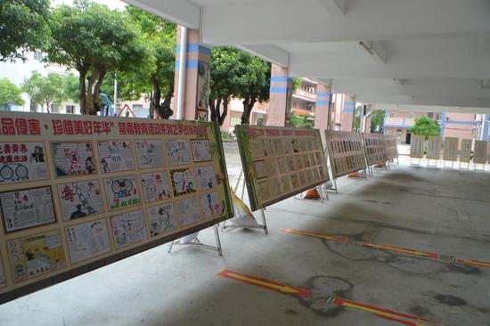 恩城第二中学举办学生创作的禁毒文化作品展