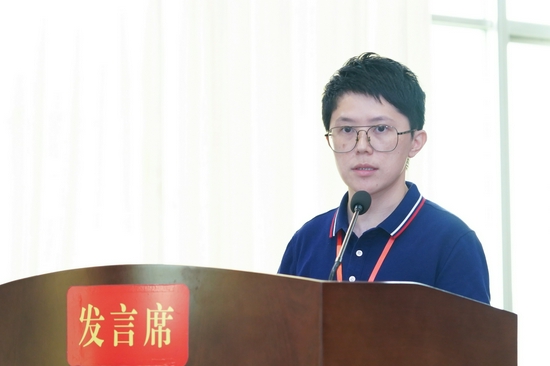 新当选会长黄茵茵致辞