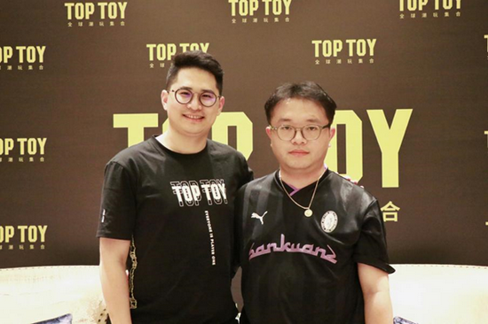 TOP TOY创始人兼CEO孙元文(左)与文和友文创事业部总经理石道才(右)