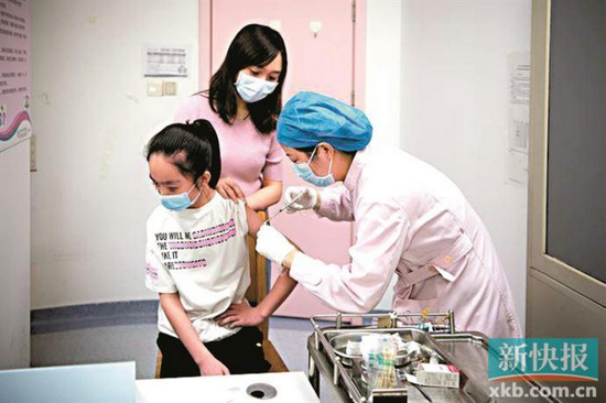 "有妇产科教授接受新快报记者采访时表示,乳腺b超和宫颈涂片中的薄片
