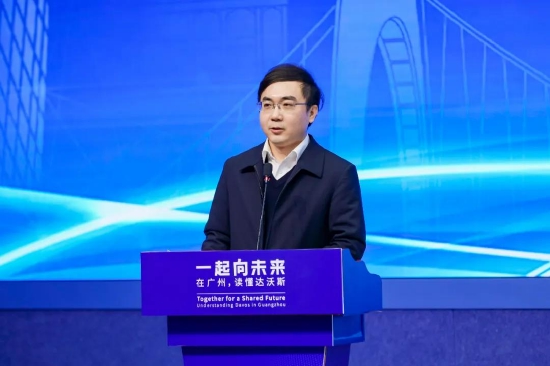 △南方电网公司新闻中心媒体发展委员会常务副主任闫晓光