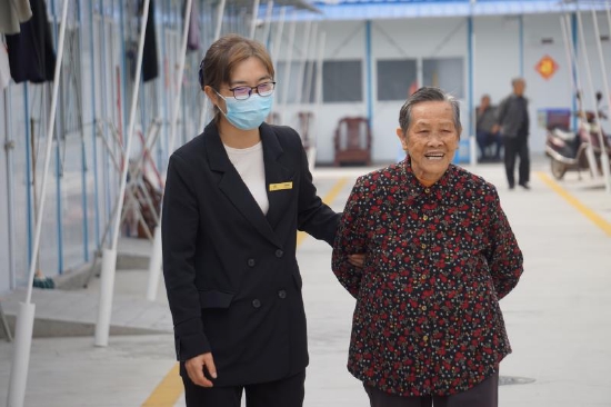 大院般的社区生活拉近了邻里距离。图为永和街贤江社区老人安置区。