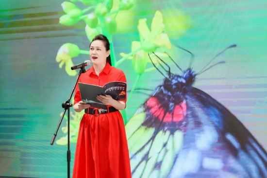 王 虹 国家一级演员、星海音乐学院现代音乐与戏剧表演艺术学院副院长。朗诵诗词:《咏廿四气诗·惊蛰二月节》
