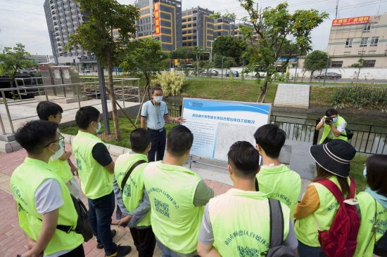 顺控集团负责人正讲解金陡涌整治情况