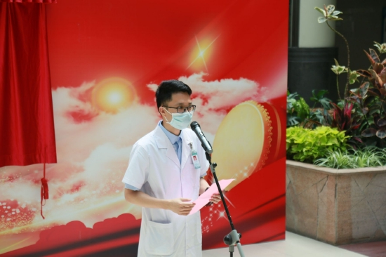 党委委员郭大华主持仪式