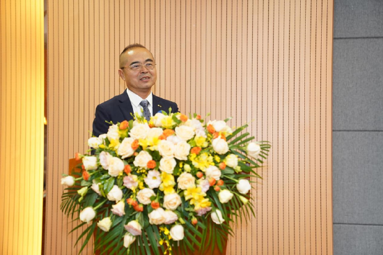 爱尔眼科医院集团总院长唐仕波教授致辞